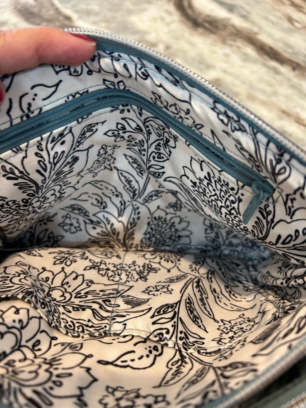 Vera Bradley triple compartment Crossbody in tiger lily blue has stains GUC - Picture 7 of 9